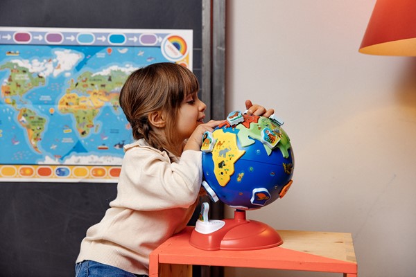 Foto van speelgoed Mijn_eerste_wereldbol_Clementoni_lifestyle_17730 - GLOBO PRESCOLARE 1.jpg